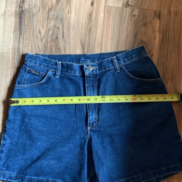 Women's Wrangler Vintage High Rise Medium Wash Classic Denim Blue Jean Shorts 32 - Picture 9 of 11